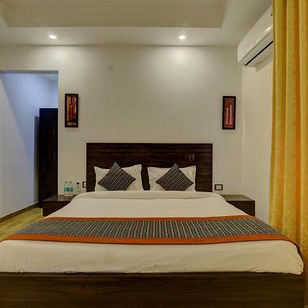 Country Inn Hotels & Resorts Vrindāvan エクステリア 写真