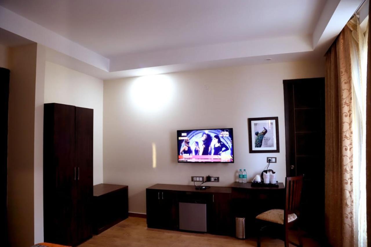 Country Inn Hotels & Resorts Vrindāvan エクステリア 写真