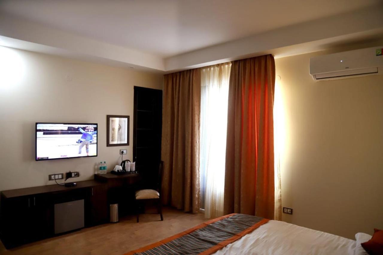 Country Inn Hotels & Resorts Vrindāvan エクステリア 写真
