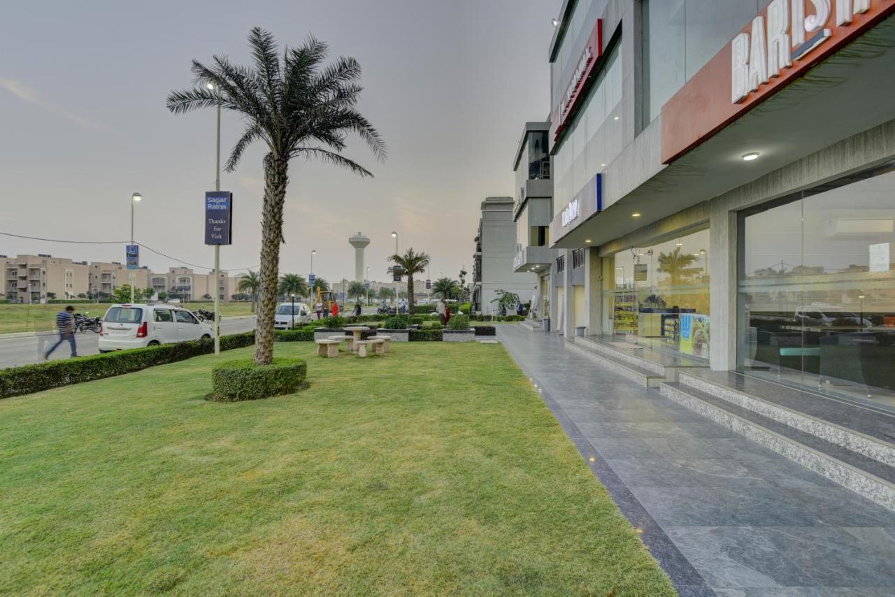 Country Inn Hotels & Resorts Vrindāvan エクステリア 写真