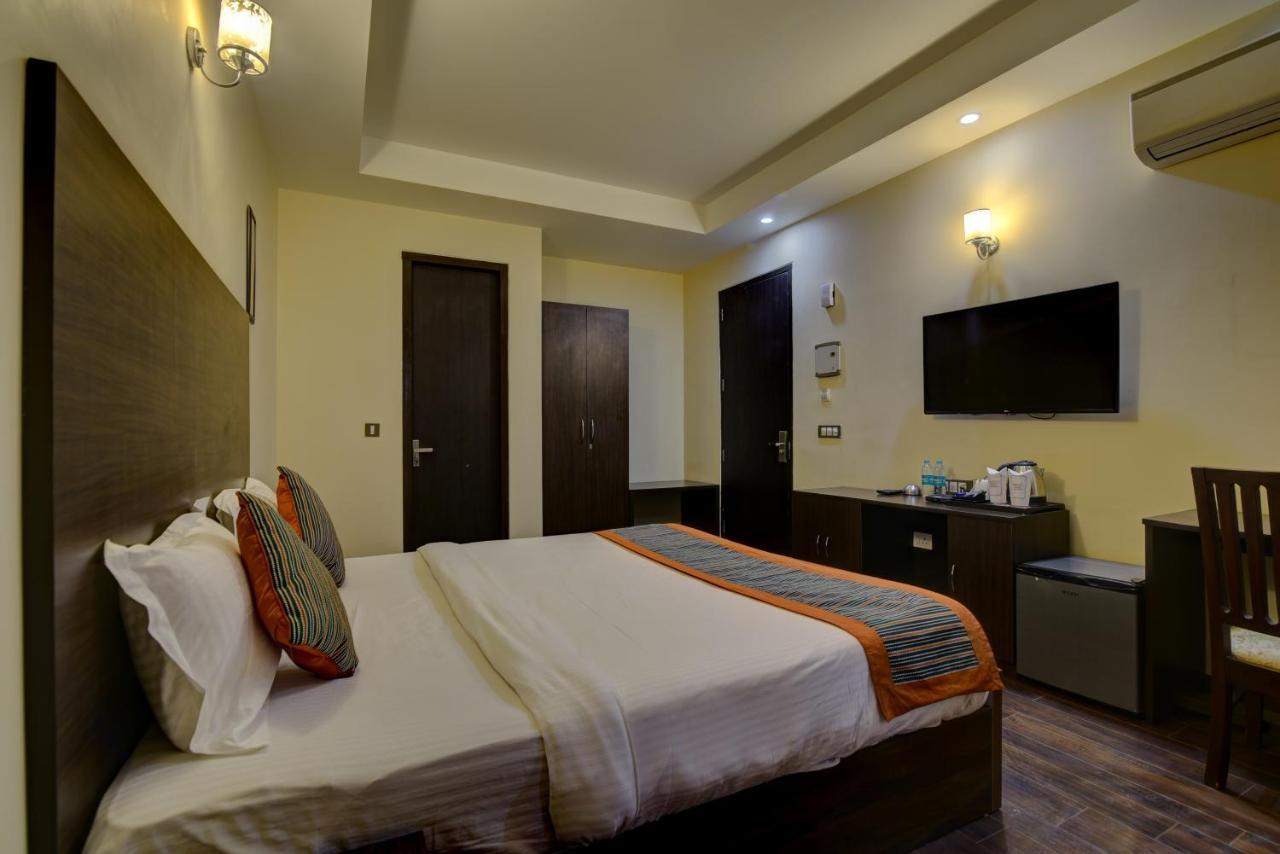 Country Inn Hotels & Resorts Vrindāvan エクステリア 写真