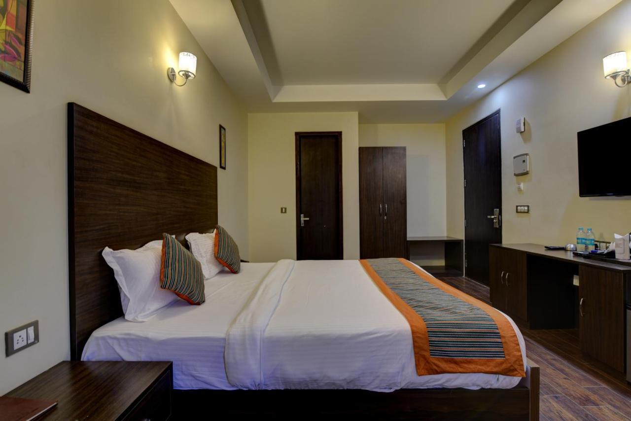 Country Inn Hotels & Resorts Vrindāvan エクステリア 写真
