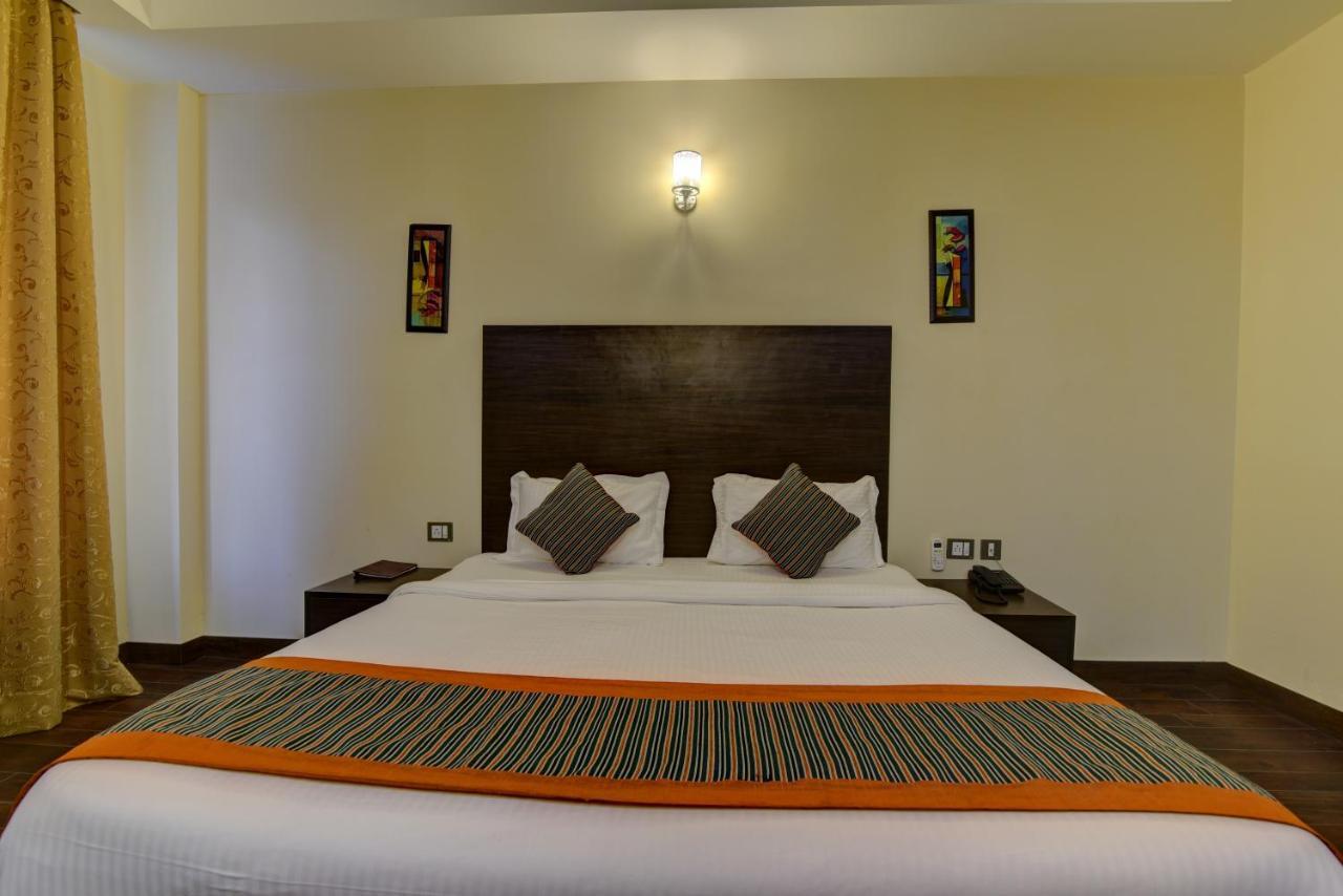 Country Inn Hotels & Resorts Vrindāvan エクステリア 写真