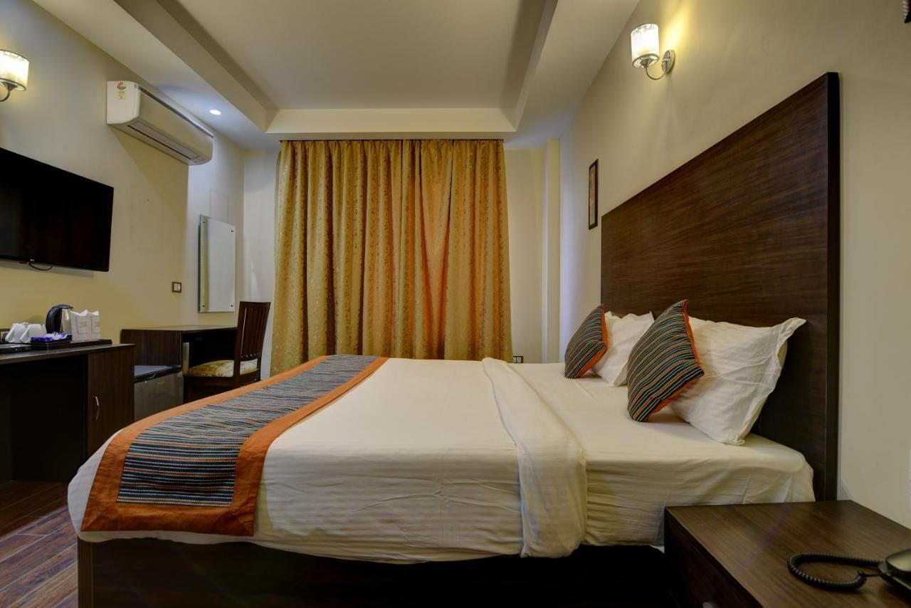 Country Inn Hotels & Resorts Vrindāvan エクステリア 写真