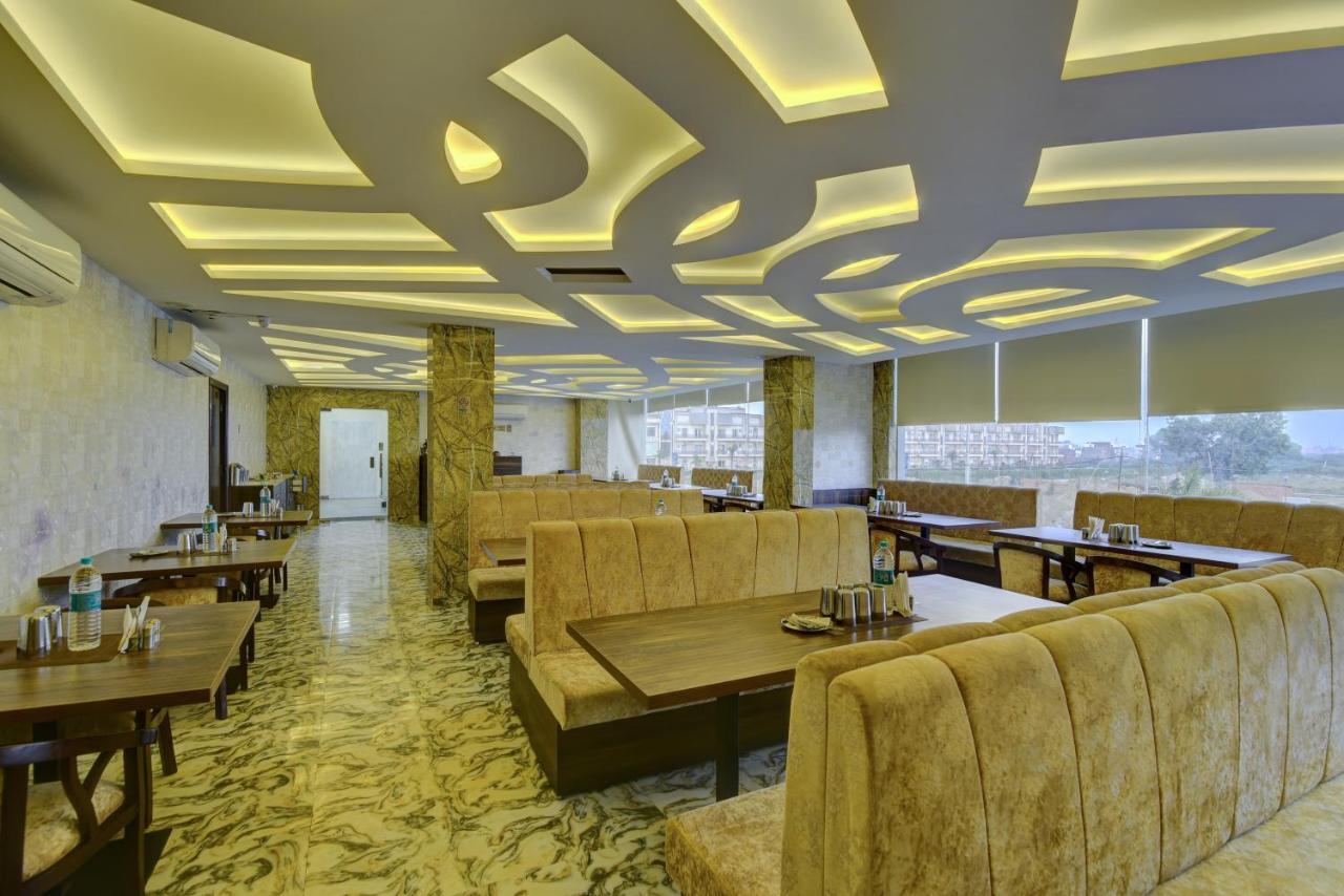 Country Inn Hotels & Resorts Vrindāvan エクステリア 写真