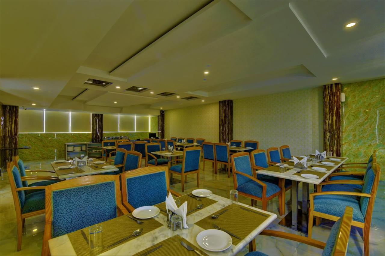 Country Inn Hotels & Resorts Vrindāvan エクステリア 写真