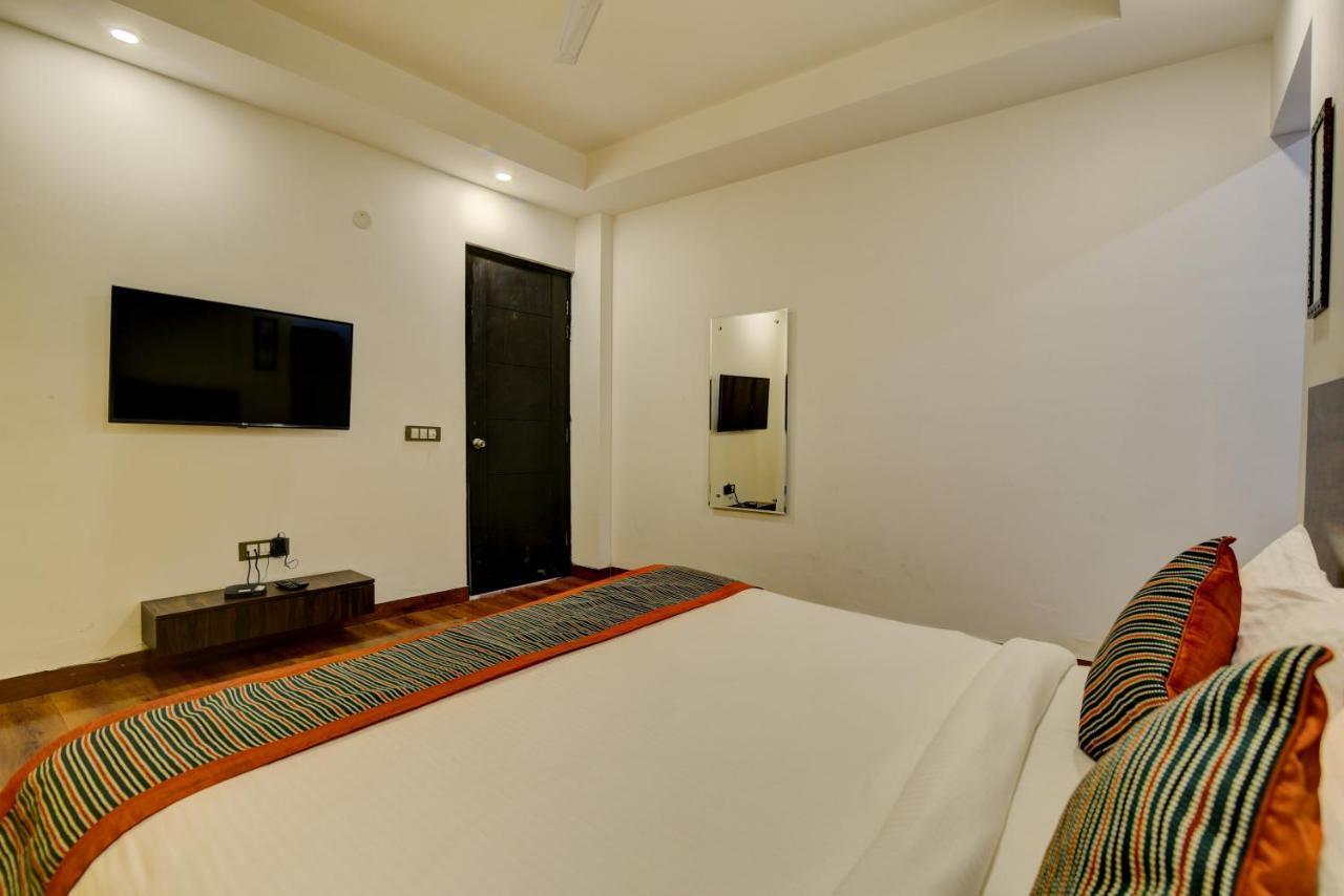 Country Inn Hotels & Resorts Vrindāvan エクステリア 写真