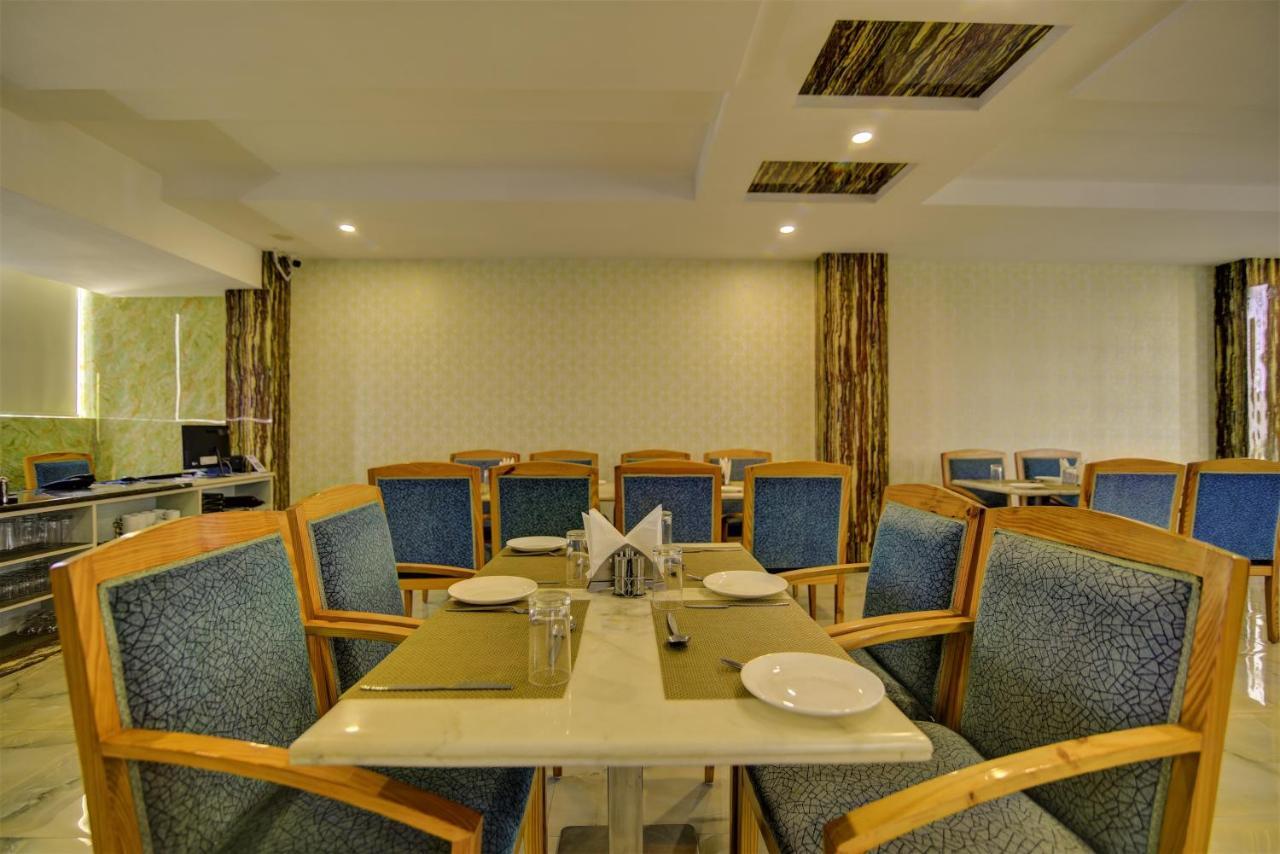 Country Inn Hotels & Resorts Vrindāvan エクステリア 写真