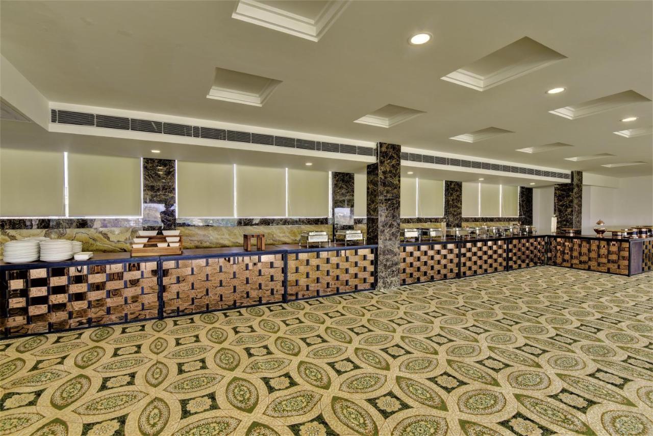 Country Inn Hotels & Resorts Vrindāvan エクステリア 写真