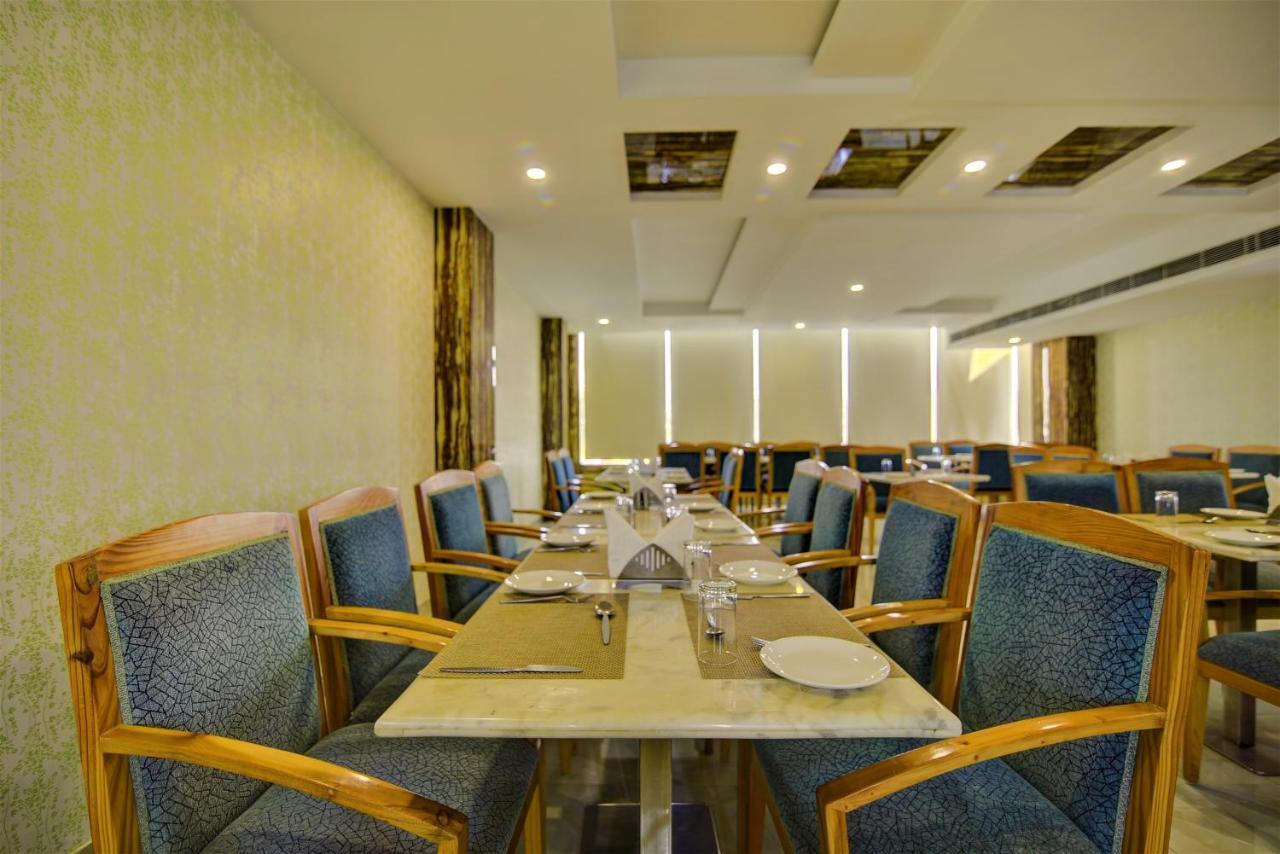 Country Inn Hotels & Resorts Vrindāvan エクステリア 写真